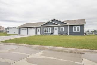 2661 Warren Cir, Rock Valley, IA 51247