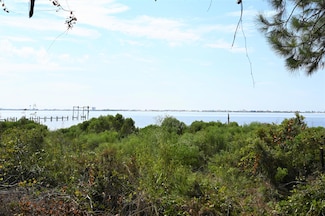 1726 Villa Vizcaya Dr, Navarre, FL 32566