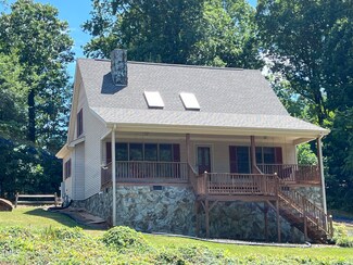 901 Tanglewood Dr, Siler City, NC 27344