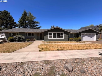 1305 NE Newall Rd, Newberg, OR 97132