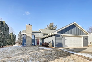 710 Spruce Ct, Pine Island, MN 55963