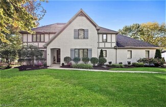 62 Fox Trace Ln, Hudson, OH 44236
