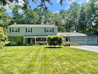 100 Horse Tavern Rd, Trumbull, CT 06611