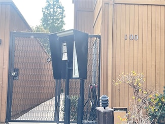 100 Hurlbut St Unit 16, Pasadena, CA 91105