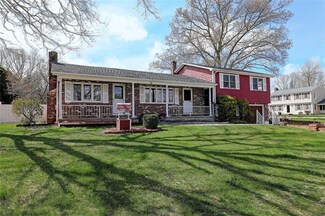 10 Valley Crest Dr, West Warwick, RI 02893