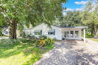 704 Bolivar St, Lady Lake, FL 32159