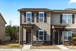 437 Sullivan Loop Rd, Hubert, NC 28539
