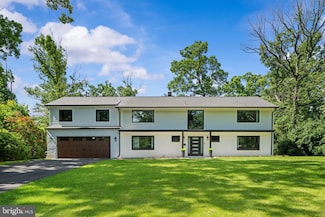 6909 Pacific Ln, Annandale, VA 22003