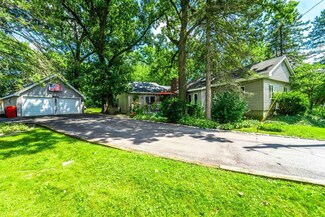 410 Lakeview Ct, Lowell, IN 46356