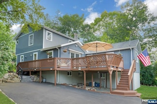 19 Fernwood Ave, Stockholm, NJ 07460