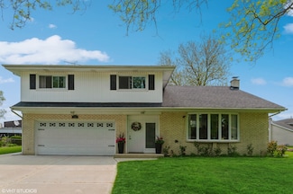 1049 Peace Dr, Wheeling, IL 60090