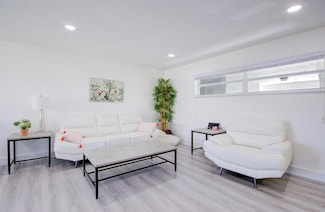 11 Colonial Club Dr Unit 302, Boynton Beach, FL 33435