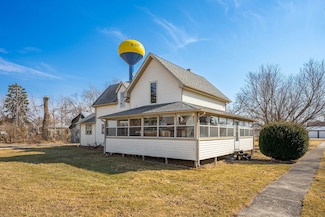 207 N 5th St, Kirkland, IL 60146
