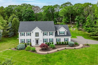 4 Shoreview Ln, Danbury, CT 06811