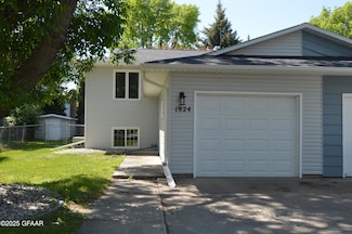 1924 23rd Ave S, Grand Forks, ND 58201