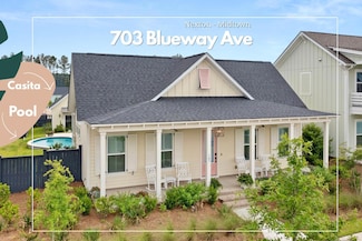 703 Blueway Ave, Summerville, SC 29486