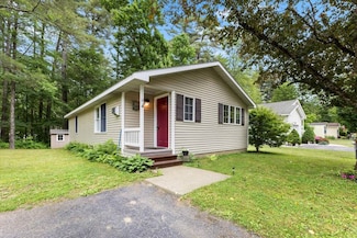 16 Ledgeview Dr, Lake George, NY 12845