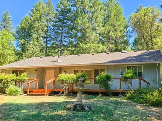 883 Lakeshore Dr, Selma, OR 97538