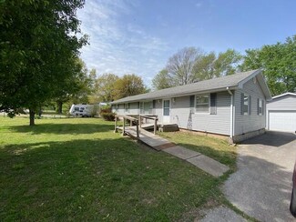 1103 Terrace Dr, Aurora, MO 65605