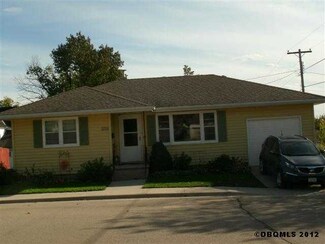 2086 Jackson St, New Vienna, IA 52065