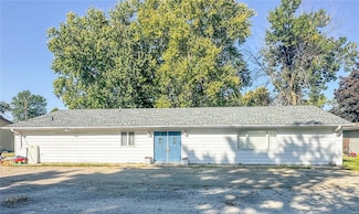 809 7th St, Pawnee, IL 62558