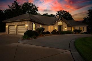 458 S Oaks Dr, Springfield, MO 65809