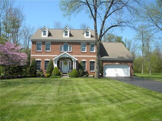 461 Riverview Dr, Youngstown, NY 14174