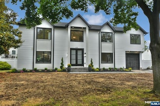 415 Bailey Rd, Paramus, NJ 07652
