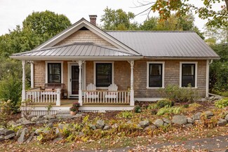 8 Elmwood Ave, Dover, NH 03820