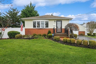 331 N Michigan Ave, Massapequa, NY 11758