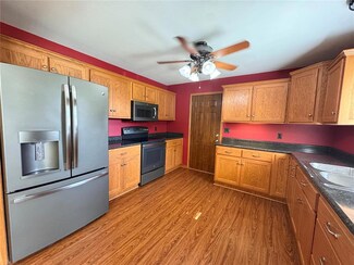 1108 N Oak St, Vandalia, MO 63382