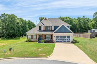 880 Wyndham Village Ct, Opelika, AL 36804