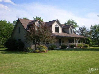 1580 N Mountain Lake Rd, Albion, IN 46701
