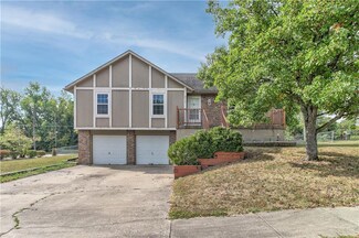 317 NE 4th Terrace, Oak Grove, MO 64075