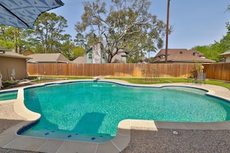 6722 Blue Hills Rd, Houston, TX 77069