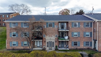 1060 Chatham Park Dr Unit H, Pittsburgh, PA 15216
