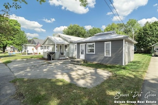 602 & 604 S Front St, Belding, MI 48809