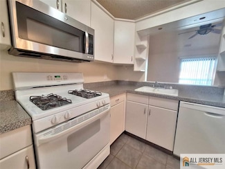 511 Sunshine Ct, Parlin, NJ 08859