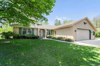 1103 Eastern Trail, Mukwonago, WI 53149