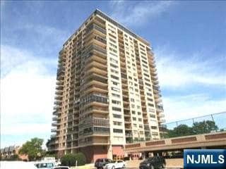 1203 River Rd Unit 8M, Edgewater, NJ 07020