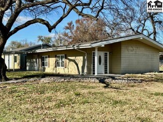 922 S Elm St, McPherson, KS 67460