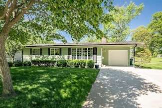 931 Nana Ln, Saint Louis, MO 63131
