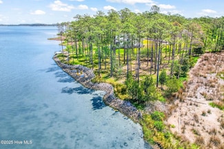 241 Oyster Point Rd, Oriental, NC 28571