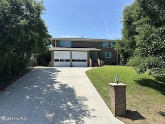 5901 Mclean St, Emerald Isle, NC 28594