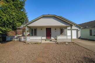 806 Bower Ln, Grants Pass, OR 97527