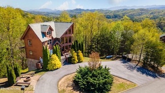 2015 Delta Dawn Dr, Sevierville, TN 37862