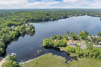 7 Beach Rd, Hampstead, NH 03841