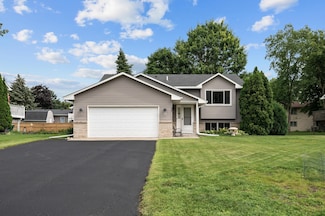 947 102nd Cir NE, Minneapolis, MN 55434
