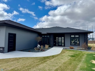 3291 Timber Creek Cir S, Fargo, ND 58104