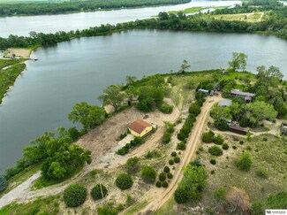6008 Sun Lake Dr, Plattsmouth, NE 68048